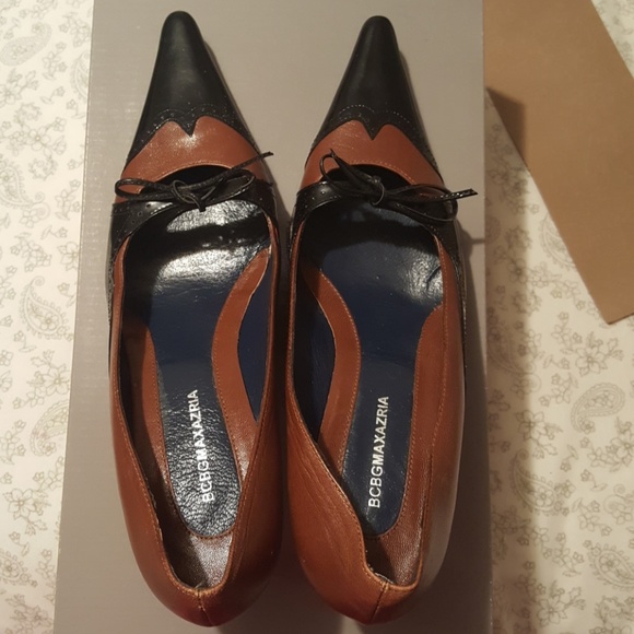 07:09 - BCBGMaxAzria Pointy Wingtip Pumps - Picture 6 of 8